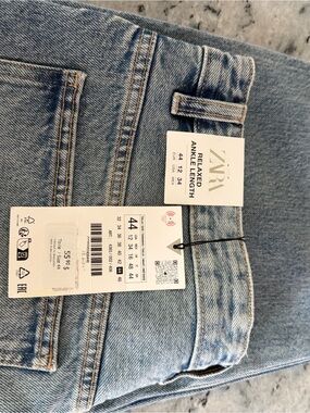 SOLD!
Zara Light Blue Relaxed Ankle-Length Women’s Jeans